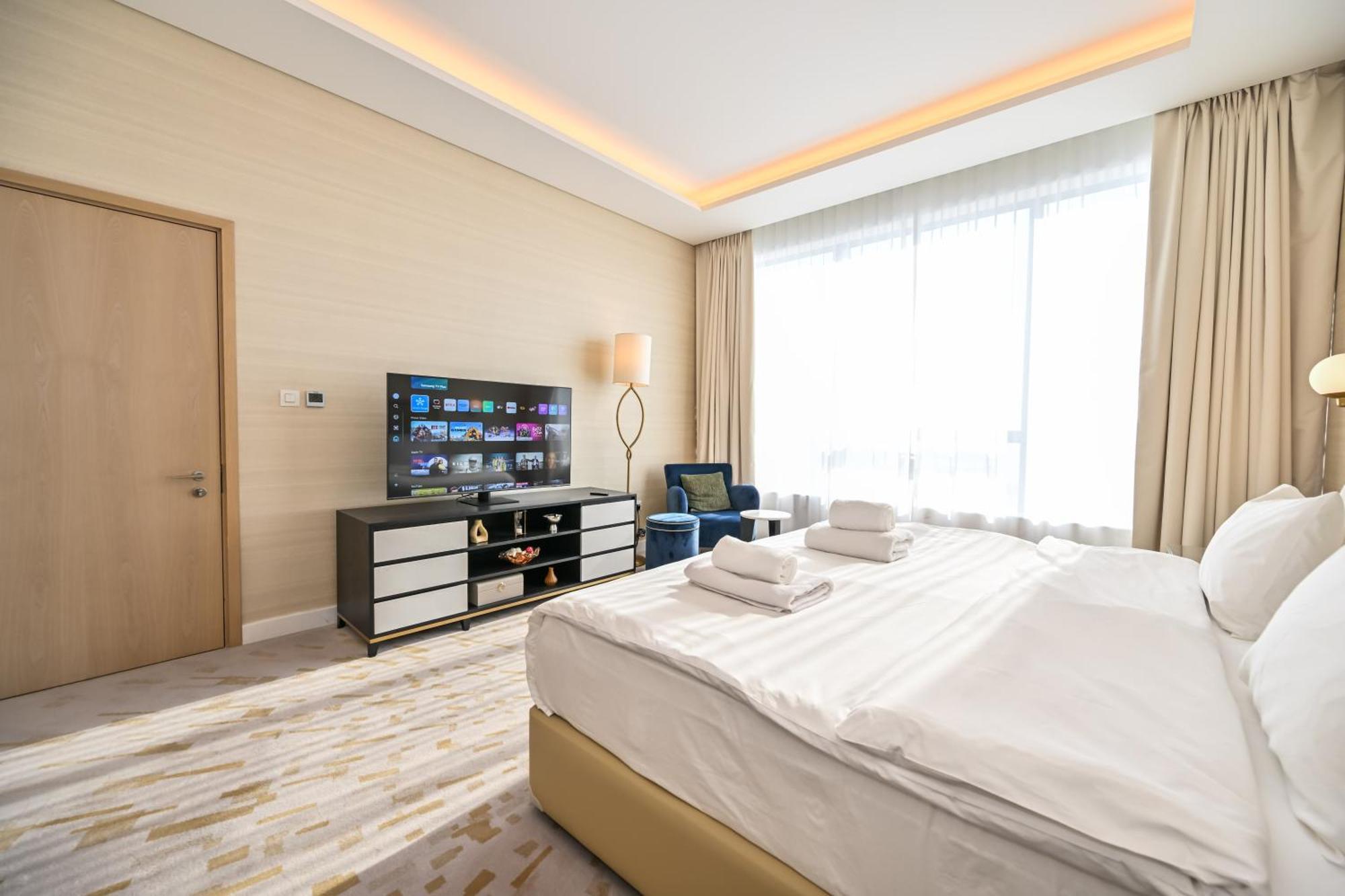 Apartment Stylish 1-br Retreat With Sweeping Views In Palm Tower *