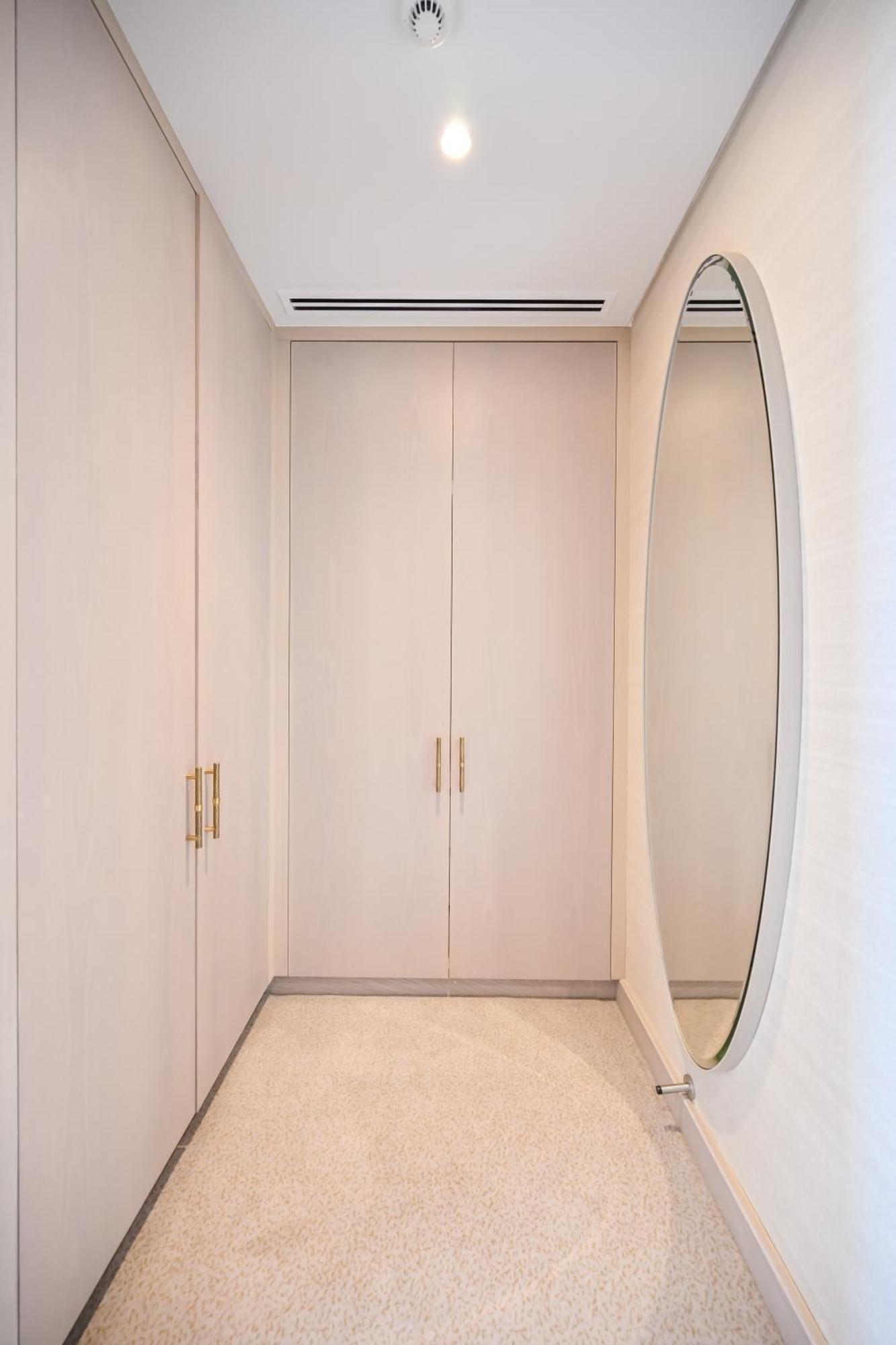 Apartment Stylish 1-br Retreat With Sweeping Views In Palm Tower